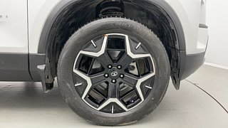 Used 2024 Tata Safari ACCOMPLISHED PLUS 7S DUAL TONE AT Diesel Automatic tyres RIGHT FRONT TYRE RIM VIEW