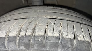 Used 2018 Hyundai Verna [2017-2020] 1.6 VTVT SX Petrol Manual tyres RIGHT FRONT TYRE TREAD VIEW