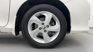 Used 2015 Honda City V Petrol Manual tyres RIGHT FRONT TYRE RIM VIEW