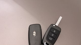 Used 2018 Hyundai Verna [2017-2020] 1.6 VTVT SX Petrol Manual extra CAR KEY VIEW
