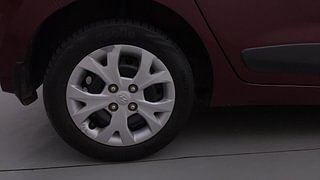 Used 2014 Hyundai Grand i10 [2013-2017] Sportz AT 1.2 Kappa VTVT Petrol Automatic tyres RIGHT REAR TYRE RIM VIEW