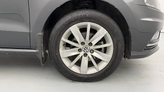 Used 2016 Volkswagen Ameo [2016-2017] Highline 1.5L AT (D) Diesel Automatic tyres RIGHT FRONT TYRE RIM VIEW