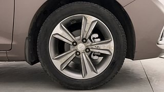 Used 2018 Hyundai Verna [2017-2020] 1.6 VTVT SX Petrol Manual tyres RIGHT FRONT TYRE RIM VIEW