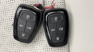 Used 2024 Tata Safari ACCOMPLISHED PLUS 7S DUAL TONE AT Diesel Automatic extra CAR KEY VIEW