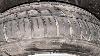 Used 2022 Renault Kwid 1.0 RXT AMT SCE Petrol Automatic tyres RIGHT REAR TYRE TREAD VIEW