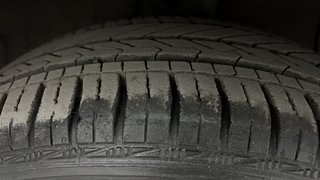 Used 2015 Hyundai Grand i10 Asta AT 1.2 Kappa VTVT Petrol Automatic tyres RIGHT FRONT TYRE TREAD VIEW