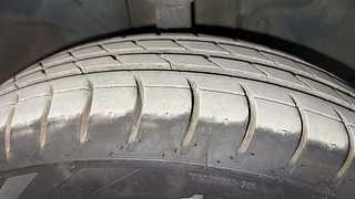 Used 2018 Renault Kwid [2015-2019] RXL Petrol Manual tyres RIGHT FRONT TYRE TREAD VIEW