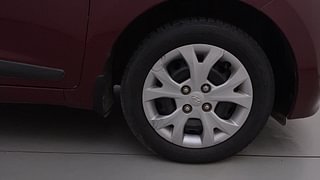 Used 2014 Hyundai Grand i10 [2013-2017] Sportz AT 1.2 Kappa VTVT Petrol Automatic tyres RIGHT FRONT TYRE RIM VIEW