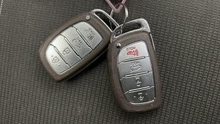 Used 2022 Hyundai Venue [2019-2022] SX Plus 1.0 Turbo DCT Petrol Automatic extra CAR KEY VIEW