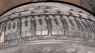 Used 2014 Hyundai Grand i10 [2013-2017] Sportz AT 1.2 Kappa VTVT Petrol Automatic tyres RIGHT FRONT TYRE TREAD VIEW