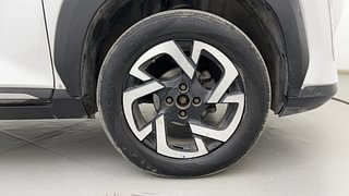 Used 2021 Nissan Magnite XV Petrol Manual tyres RIGHT FRONT TYRE RIM VIEW