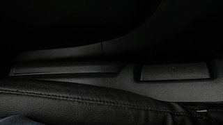 Used 2016 Hyundai Elite i20 [2014-2018] Sportz 1.2 Petrol Manual top_features Driver height adjustable seat
