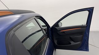 Used 2018 Renault Kwid [2017-2019] CLIMBER 1.0 AMT Petrol Automatic interior RIGHT FRONT DOOR OPEN VIEW