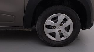 Used 2018 Renault Kwid [2015-2019] 1.0 RXT AMT Petrol Automatic tyres RIGHT FRONT TYRE RIM VIEW