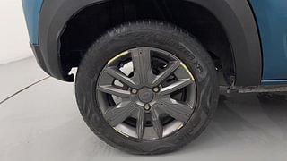 Used 2021 Renault Kwid [2020-2022] NEOTECH 1.0 RXL AMT Petrol Automatic tyres RIGHT REAR TYRE RIM VIEW