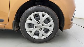 Used 2015 Hyundai Grand i10 Sportz 1.2 Kappa VTVT Petrol Manual tyres RIGHT FRONT TYRE RIM VIEW
