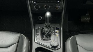 Used 2018 Volkswagen Tiguan [2017-2020] Comfortline TDI Diesel Automatic interior GEAR  KNOB VIEW
