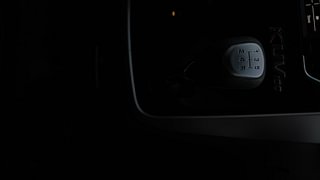 Used 2017 Mahindra KUV100 [2015-2017] K6 6 STR Petrol Manual interior GEAR  KNOB VIEW