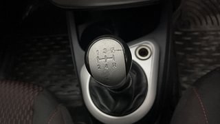 Used 2012 Ford Figo [2010-2015] Duratorq Diesel Titanium 1.4 Diesel Manual interior GEAR  KNOB VIEW