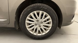 Used 2022 maruti-suzuki Dzire ZXI Petrol Manual tyres RIGHT FRONT TYRE RIM VIEW