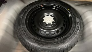 Used 2016 Hyundai Grand i10 [2013-2017] Asta (O) AT 1.2 kappa VTVT Petrol Automatic tyres SPARE TYRE VIEW