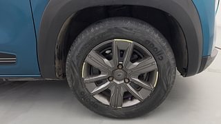 Used 2021 Renault Kwid [2020-2022] NEOTECH 1.0 RXL AMT Petrol Automatic tyres RIGHT FRONT TYRE RIM VIEW