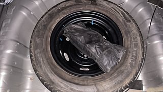 Used 2018 Renault Kwid [2015-2019] 1.0 RXT AMT Petrol Automatic tyres SPARE TYRE VIEW