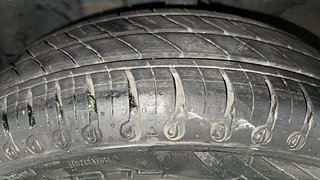 Used 2021 Renault Kwid [2020-2022] NEOTECH 1.0 RXL AMT Petrol Automatic tyres LEFT FRONT TYRE TREAD VIEW