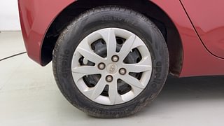 Used 2014 Hyundai Eon [2011-2018] Magna Petrol Manual tyres RIGHT REAR TYRE RIM VIEW