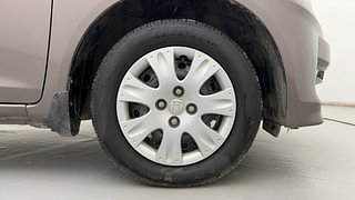 Used 2013 Honda Amaze [2013-2016] 1.2 S AT i-VTEC Petrol Automatic tyres RIGHT FRONT TYRE RIM VIEW