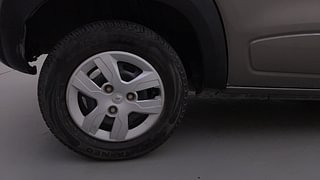Used 2018 Renault Kwid [2015-2019] 1.0 RXT AMT Petrol Automatic tyres RIGHT REAR TYRE RIM VIEW