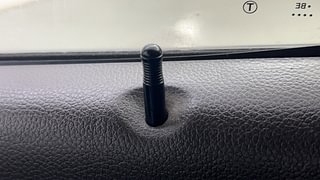 Used 2014 Hyundai Eon [2011-2018] Magna Petrol Manual top_features Central locking
