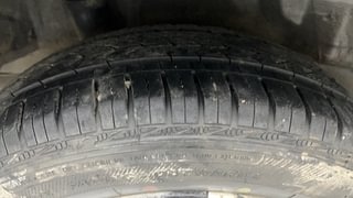 Used 2013 Honda Amaze [2013-2016] 1.2 S AT i-VTEC Petrol Automatic tyres RIGHT REAR TYRE TREAD VIEW