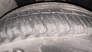 Used 2018 Renault Kwid [2015-2019] 1.0 RXT AMT Petrol Automatic tyres RIGHT FRONT TYRE TREAD VIEW