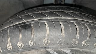 Used 2021 Renault Kwid [2020-2022] NEOTECH 1.0 RXL AMT Petrol Automatic tyres RIGHT FRONT TYRE TREAD VIEW