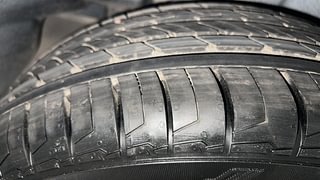 Used 2016 Maruti Suzuki Ciaz [2014-2017] ZXI+ AT Petrol Automatic tyres RIGHT REAR TYRE TREAD VIEW