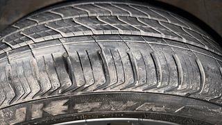 Used 2017 Maruti Suzuki Baleno [2015-2019] Zeta Petrol Petrol Manual tyres LEFT FRONT TYRE TREAD VIEW