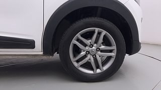 Used 2022 Renault Triber RXZ AMT Petrol Automatic tyres RIGHT FRONT TYRE RIM VIEW