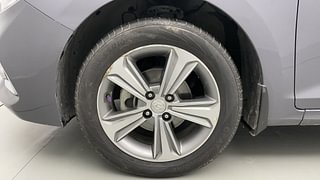 Used 2018 Hyundai Verna [2017-2020] 1.6 VTVT SX (O) AT Petrol Automatic tyres LEFT FRONT TYRE RIM VIEW