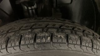 Used 2017 Renault Kwid [2017-2019] RXT 1.0 SCE Special Petrol Manual tyres RIGHT FRONT TYRE TREAD VIEW