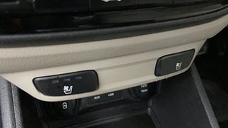 Used 2018 Hyundai Verna [2017-2020] 1.6 VTVT SX (O) AT Petrol Automatic top_features Ventilated seats