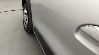 Used 2016 Renault Kwid [2015-2019] RXT Petrol Manual dents MINOR DENT