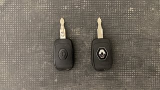 Used 2017 Renault Kwid [2017-2019] RXT 1.0 SCE Special Petrol Manual extra CAR KEY VIEW