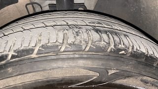 Used 2022 volkswagen Vento Highline Plus 1.0L TSI Petrol AT Petrol Automatic tyres RIGHT FRONT TYRE TREAD VIEW