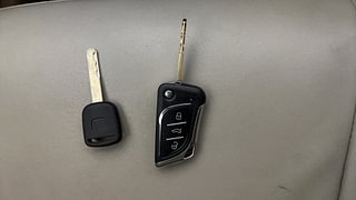 Used 2015 Honda Mobilio [2014-2017] S Petrol Petrol Manual extra CAR KEY VIEW