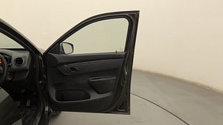 Used 2017 Renault Kwid [2017-2019] RXT 1.0 SCE Special Petrol Manual interior RIGHT FRONT DOOR OPEN VIEW