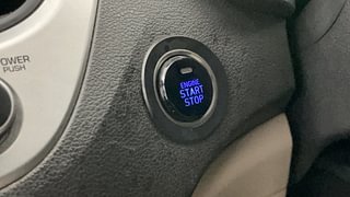 Used 2018 Hyundai Verna [2017-2020] 1.6 VTVT SX (O) AT Petrol Automatic top_features Keyless start