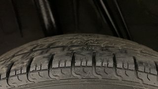 Used 2017 Renault Kwid [2017-2019] RXT 1.0 SCE Special Petrol Manual tyres RIGHT REAR TYRE TREAD VIEW