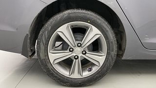 Used 2018 Hyundai Verna [2017-2020] 1.6 VTVT SX (O) AT Petrol Automatic tyres RIGHT REAR TYRE RIM VIEW