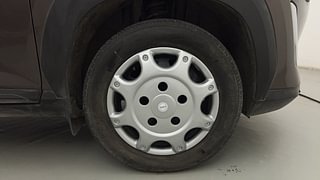 Used 2021 Nissan Magnite XL Petrol Manual tyres RIGHT FRONT TYRE RIM VIEW